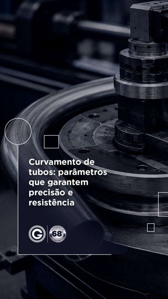 Curvamento de tubos de aço em curvadora CNC com controle de raio e ângulo